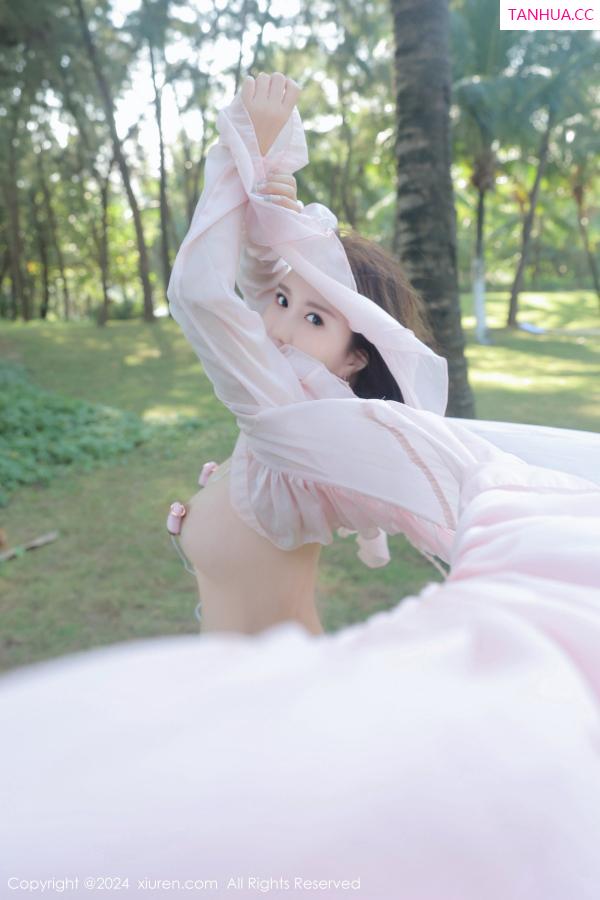   [XiuRen]高清写真图 2024.01.23 No.8007 小薯条nienie 户外美腿第15张图片